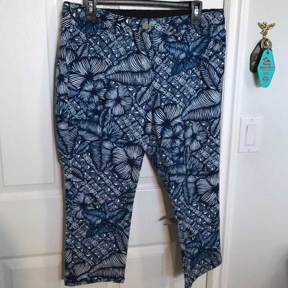 Chico’s Blue Floral So Slimming Crop Pants Size 2!